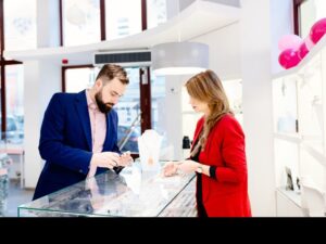 Qu’évoque la médaille de la Vierge Marie dans la communauté catholique ?